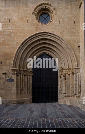 puerta de Los Abuelos, Iglesia de San Juan, Laguardia , Alava, País Vasco, Spanien Stockfoto