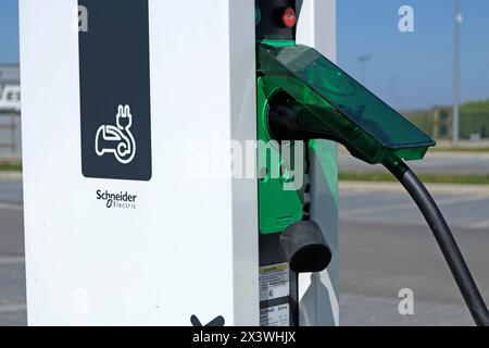 Frankreich. Seine et Marne. Region Coulommiers. Schneider Electric kostenloses Terminal in einem Einkaufszentrum. Stockfoto