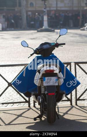 Frankreich, Paris, 75, 14. Arrondissement, Place Denfert-Rochereau, Roller Cityscoot, Selbstbedienungsverleih von Elektrorollern Stockfoto