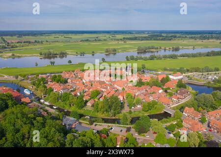 Blick auf die Altstadt von Hitzacker in der Nähe der Elbe im Sommer. Niedersachsen, Deutschland Stockfoto