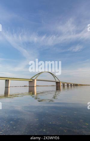 Blick auf die Fehmarn Sound Bridge, Insel Fehmarn, Schleswig-Holstein, Deutschland Stockfoto