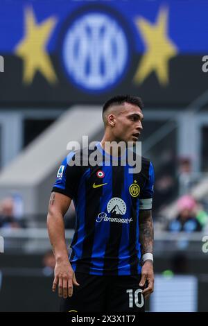 Mailand, Italien. April 2024. Lautaro Martinez vom FC Internazionale wurde 2023/24 während des Fußballspiels der Serie A zwischen dem FC Internazionale und dem FC Turin im Giuseppe Meazza Stadion gesehen. Endpunktzahl; Inter 2:0 Torino Credit: SOPA Images Limited/Alamy Live News Stockfoto