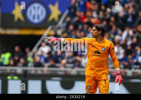 Mailand, Italien. April 2024. Yann Sommer vom FC Internazionale ist während des Fußballspiels der Serie A 2023/24 zwischen dem FC Internazionale und dem FC Turin im Giuseppe Meazza Stadion tätig. Endpunktzahl; Inter 2:0 Torino Credit: SOPA Images Limited/Alamy Live News Stockfoto