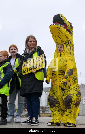 Protest gegen die Erweiterung der Ultra Low Emission Zone (ULEZ), Trafalgar Square, London, Vereinigtes Königreich. April 2024 Stockfoto