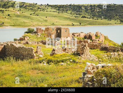 Foinikas, ein verlassenes Dorf im Bezirk Paphos auf Zypern. Geisterstadt - berühmtes Reiseziel im griechischen Zypern Stockfoto