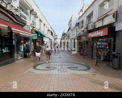 Blick auf die berühmte San Miguel Straße. Torremolinos, Provinz Málaga, Spanien. Stockfoto