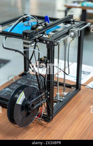3D-Drucker in einem FabLab. Zusammenarbeit Stockfoto