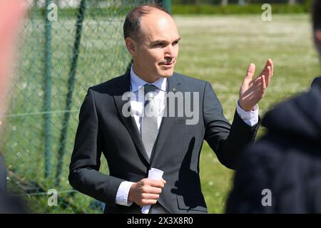 Brügge, Belgien. April 2024. Der Vorsitzende Thomas Tousseyn vom Cercle Brugge stellte sich auf einer Pressekonferenz des Cercle Brugge vor, um am 29. April 2024 in Brügge, Belgien, Pläne für den Bau eines neuen hochmodernen Trainingszentrums und -Komplexes bekannt zu geben. (Foto: David Catry/Isosport) Credit: Sportpix/Alamy Live News Stockfoto