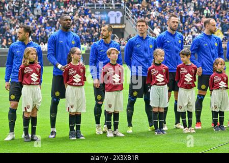 Mailand, Italien. April 2024. Die Spieler von Inter treten für das Spiel der Serie A zwischen Inter und Torino bei Giuseppe Meazza in Mailand an. (Foto: Gonzales Photo/Alamy Live News Stockfoto