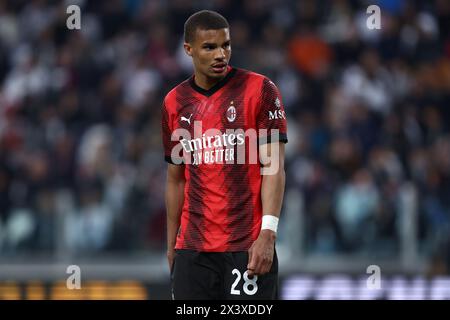 Malick Thiaw vom AC Milan sieht sich beim Spiel der Serie A zwischen Juventus FC und AC Milan am 27. April 2024 im Allianz Stadion in Turin, Italien, an. Stockfoto