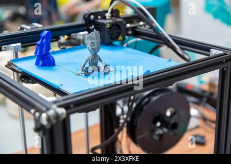 3D-Drucker in einem FabLab. Zusammenarbeit Stockfoto