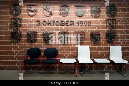 24. April 2024, Schleswig-Holstein, Norderstedt: Blick auf einen Warteraum im Rathaus. Foto: Marcus Brandt/dpa Stockfoto