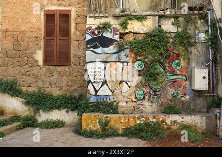 Beirut, Libanon - 16. April 2022: Graffiti an einer Mauer in Beirut, Libanon. Stockfoto