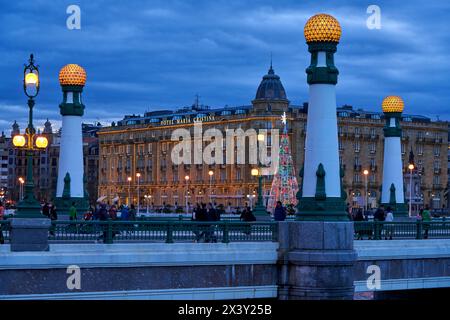 Kursaalbrücke, Fluss Urumea, Hotel Maria Cristina, Donostia, San Sebastian, Gipuzkoa, Baskenland, Spanien, Europa Stockfoto