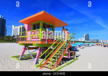 Usa, Florida, Miami. Miami Beach, farbige Rettungshütte Stockfoto