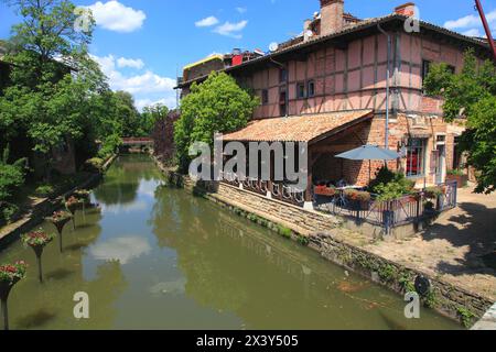 Frankreich, Auvergne Rhone Alpes, Departement Ain (01), Chatillon sur Chalaronne, Chalaronne Fluss Stockfoto