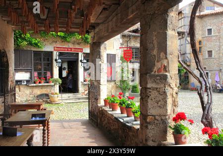 Frankreich, Auvergne Rhone Alpes, Departement Ain (01), Perouges (mittelalterliches Dorf) Stockfoto