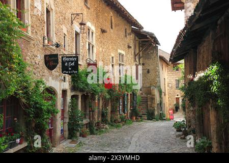 Frankreich, Auvergne Rhone Alpes, Departement Ain (01), Perouges (mittelalterliches Dorf) Stockfoto