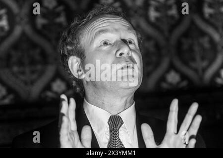 Martin McGuinness, Politiker der Sinn Fein, dem politischen Flügel der irischen Republikanischen Partei, fotografiert im Jahr 2000 in Westminster Stockfoto