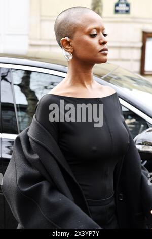 Kelela - Street Style vor Courrèges - Paris Fashion Week - Carreau du Temple - Paris - Frankreich Stockfoto