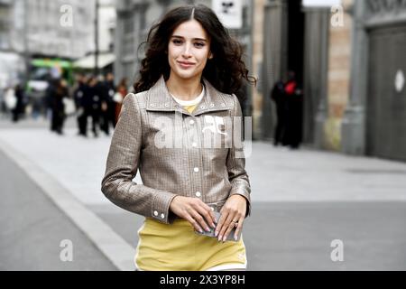 Livia Nunes Marques - Street Style vor Courrèges - Paris Fashion Week - Carreau du Temple - Paris - Frankreich Stockfoto