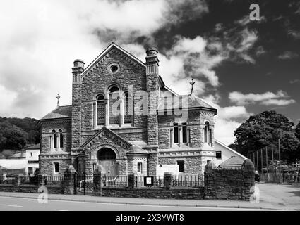 Die Moriah Baptist Chapel in Risca, erbaut 1893, ist eine denkmalgeschützte Kirche aus dem späten 19. Jahrhundert im langobardischen Rundbogenstil. Stockfoto