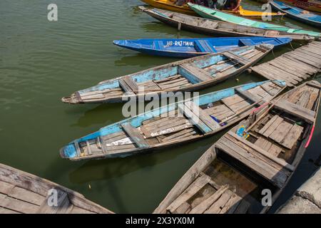 Shikaras am Dal Lake, Srinagar, Kaschmir, Indien Stockfoto