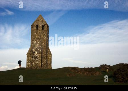 Der mittelalterliche achteckige Turm ist alles, was von St. Katharina’s Oratorium aus dem Jahr 1328 übrig geblieben ist, das offenbar als Leuchtturm auf einem hohen Punkt der Insel genutzt wurde Stockfoto