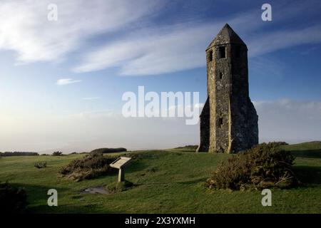 Der mittelalterliche achteckige Turm ist alles, was von St. Katharina’s Oratorium aus dem Jahr 1328 übrig geblieben ist, das offenbar als Leuchtturm auf einem hohen Punkt der Insel genutzt wurde Stockfoto