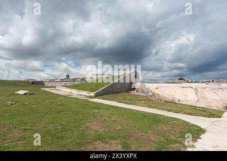 Landschaft des Castillo de los Tres Reyes del Morro Schlosses in Havanna (La Habana), Kuba Stockfoto