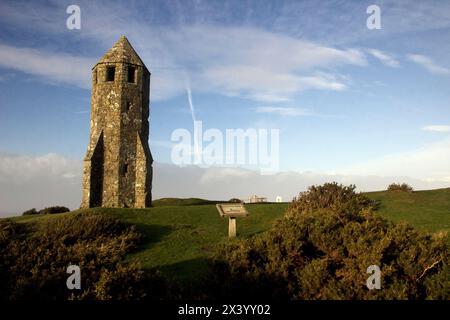 Der mittelalterliche achteckige Turm ist alles, was von St. Katharina’s Oratorium aus dem Jahr 1328 übrig geblieben ist, das offenbar als Leuchtturm auf einem hohen Punkt der Insel genutzt wurde Stockfoto