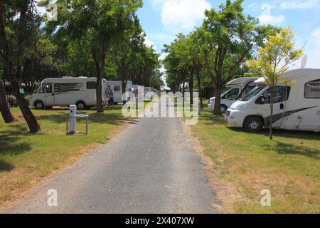 Frankreich, Nouvelle Aquitaine, Charente Maritime (17), Insel Oleron, Saint Pierre d'oleron, la Perrotine District (in der Nähe von Boyardville), Wohnmobilbereich Stockfoto