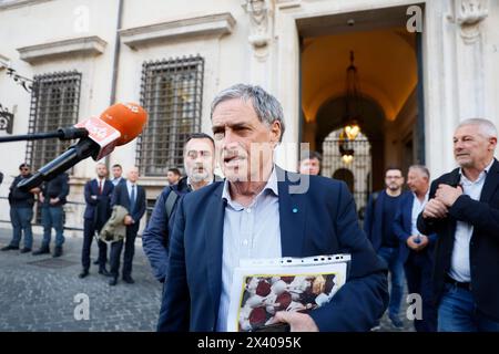 Roma, Italien. April 2024. Rocco Palombella esce dall'incontro a Palazzo Chigi tra sindacati dei metalmeccanici e commissari straordinari di Acciaierie D'Italia - Cronaca - Roma, Italia - Luned&#xec; 29. April 2024 (Foto Cecilia Fabiano/LaPresse) Rocco Palombella verlässt das Treffen im Palazzo Chigi zwischen den Metallarbeitergewerkschaften und den außerordentlichen Kommissaren der Acciaierie D'Italia-News - Rom, Italien - Montag, 29. April 2024 (Foto Cecilia Fabiano/LaPresse) Credit: LaPresse/Alamy Live News Stockfoto