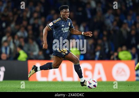 Aurelien Tchouameni von Real Madrid CF mit dem Ball beim LaLiga EA Sports Match zwischen Real Sociedad und Real madrid CF im reale Arena Stadium Stockfoto