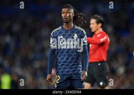 Eduardo Camavinga von Real Madrid CF sieht beim LaLiga EA Sports Spiel zwischen Real Sociedad und Real madrid CF im reale Arena Stadion im April an Stockfoto