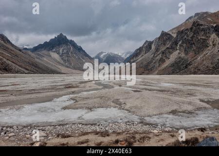 Gletscherebene nahe Kangchenjunga (Kanchenjunga) North Base Camp, Lhonak, Nepal Stockfoto