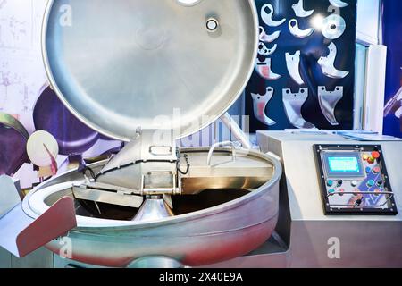 Schüssel Ausstecher für die Produktion von Wurst Hackfleisch/Faschiertem Stockfoto