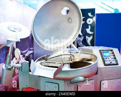 Schüssel Ausstecher für die Produktion von Wurst Hackfleisch/Faschiertem Stockfoto