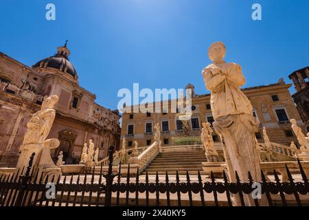 Statuen und Fontana Pretoria (Fontana della Vergogna) in Palermo, Sizilien, Italien; Sizilien, Italien Stockfoto