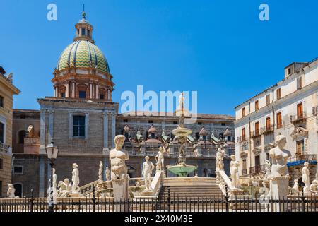 Statuen und Fontana Pretoria (Fontana della Vergogna) in Palermo, Sizilien, Italien; Sizilien, Italien Stockfoto