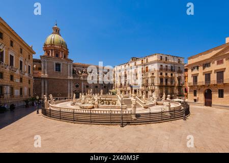 Statuen und Fontana Pretoria (Fontana della Vergogna) in Palermo, Sizilien, Italien; Sizilien, Italien Stockfoto