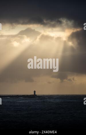 Leuchtturm, an der Küste gelegen. Stockfoto