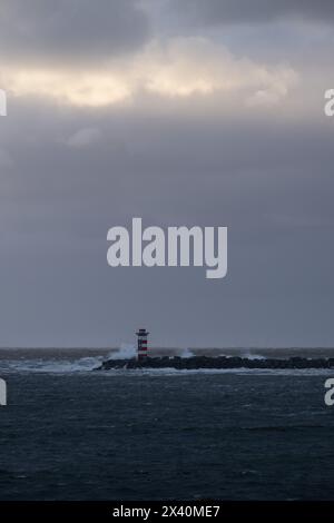 Leuchtturm, an der Küste gelegen. Stockfoto