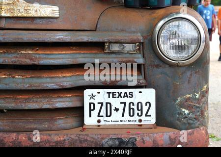 Abholung von Chevrolet vom 1950er-Jahre-Grill, Seitenansicht mit Texas-Lizenzanhänger Stockfoto