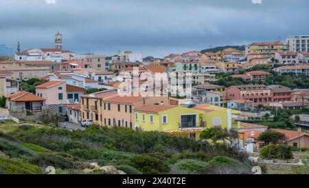 Gebäude im Stadtbild von Santa Teresa Gallura, einer Stadt an der Nordspitze Sardiniens, an der Straße von Bonifacio, in der Provinz Sassari Stockfoto