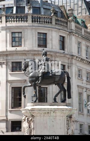 Die Reiterstatue von Karl I. in Charing Cross, London, England, ist ein Werk des französischen Bildhauers Hubert Le Sueur, vermutlich 1633 gegossen. Es ist c Stockfoto