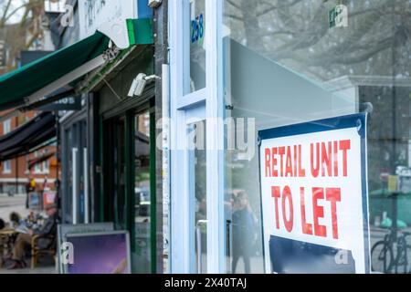 LONDON - Retail Unit, auf der britischen Hauptstraße unterschreiben zu lassen Stockfoto
