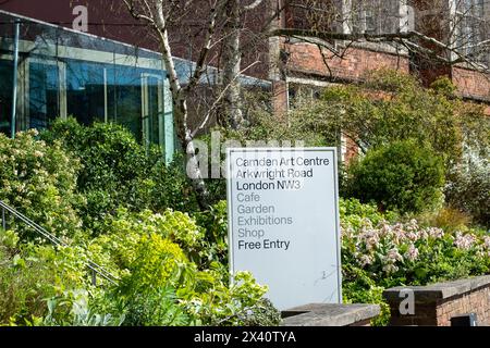 LONDON, 30. MÄRZ 2024: Camden Art Centre an der Arkwright Road, NW3. Stockfoto