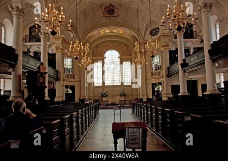 Das Hauptschiff, St. Martin-in-the-Fields, Trafalgar Square, London, City of Westminster, England, Großbritannien Stockfoto