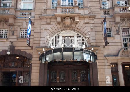 Haupteingang, London Coliseum, National Opera House, St. Martin's Lane, City of Westminster, London, England, Großbritannien Stockfoto